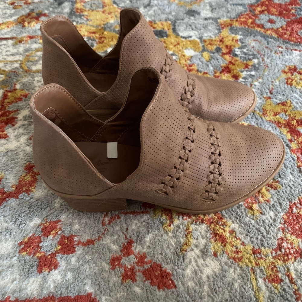 2/8 Universal thread boots